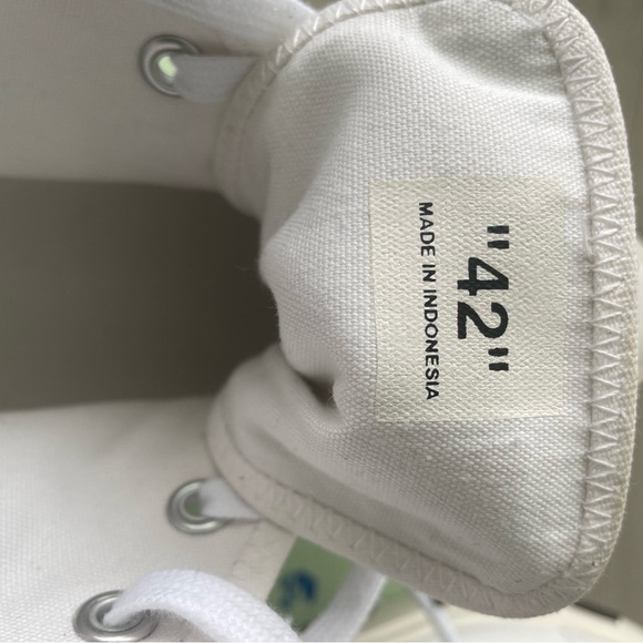 Off-White Mid-Top Vulcanized - Picture 4 of 7